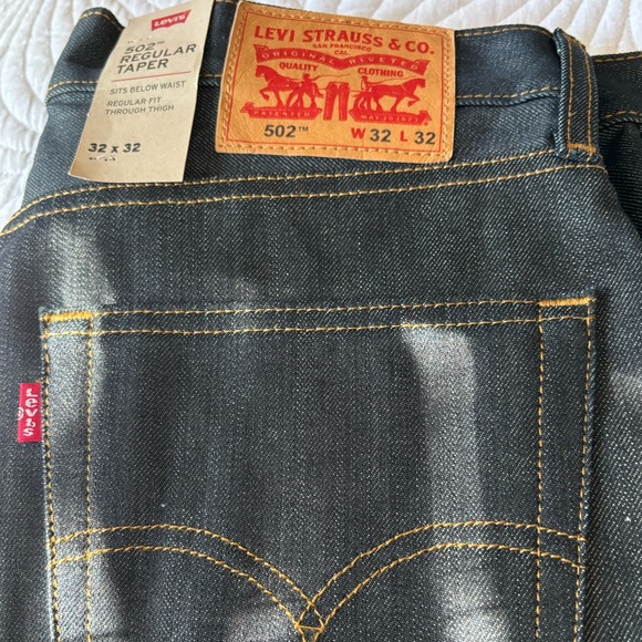 NWT LEVI JEANS - DARK WASH!! - Picture 3 of 10